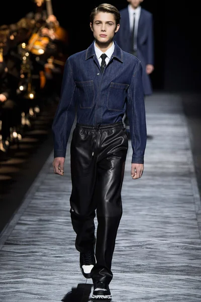 Look 14